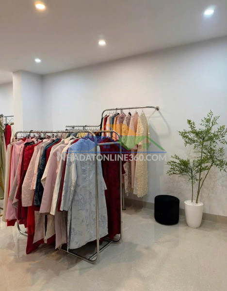 Góc sang nhượng gấp do không có người làm suốt ngày đóng cửa...