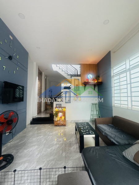 Bán nhà 316m2, 2 tầng, đường hàng tre, q9, thủ đức, tp hcm,  sổ đỏ chính chủ. giá 10,99 tỷ.