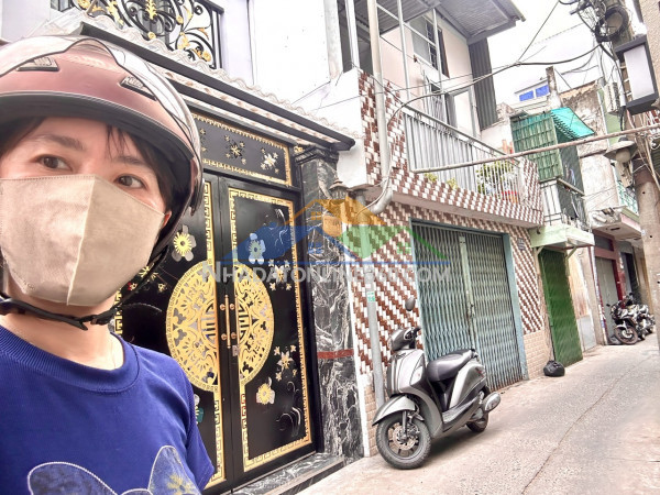 Bán nhà đ.số- xe hơi đậu cửa- chỉ nhỉnh 8đồng- lưu thông...