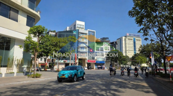 Nhà mới keng việt hưng 35m,6 tầng ,thang máy,ô tô cạnh nhà,nội...
