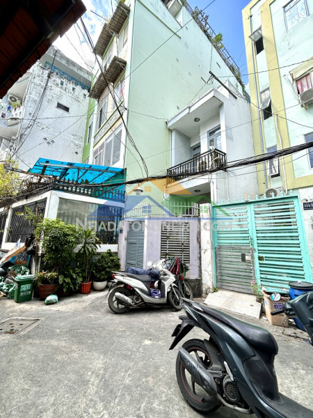 Bán nhà ngang lớn 4.7m2- dài 25m2- gần mặt tiền hẻm xe hơi...