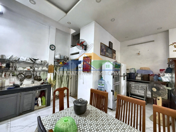 Gần chợ hạng thông tây - ngang 6.6m - 93m² - 3 tầng - quang trung