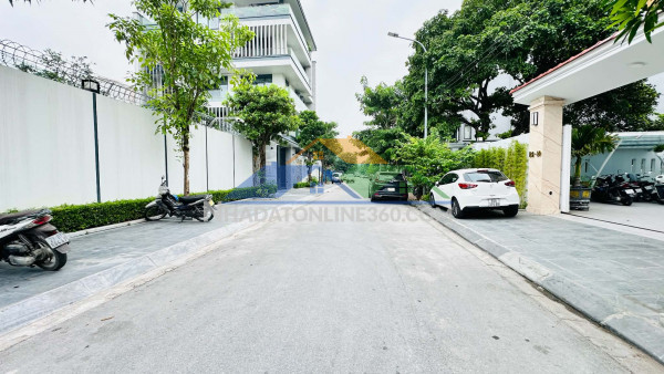 Bán nhà việt hưng, 320m, mặt tiền 12.2m, vỉa hè, ôtô tránh, quy...