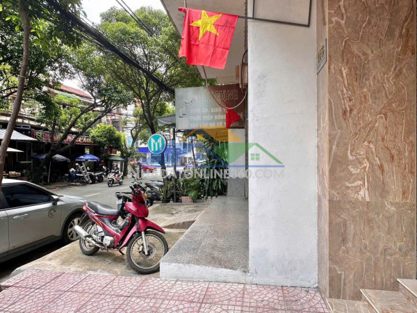 Bán 3 căn nhà đẹp, hẻm xe hơi - vị trí thuận tiện - giá hơn 5 tỷ, 6 tỷ, còn thương lượng