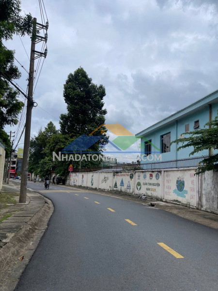 Siêu phẩm nhà mới 4 tầng có thang máy, full nội thất, 6 phòng ngủ, sân ô tô, gần lê văn việt