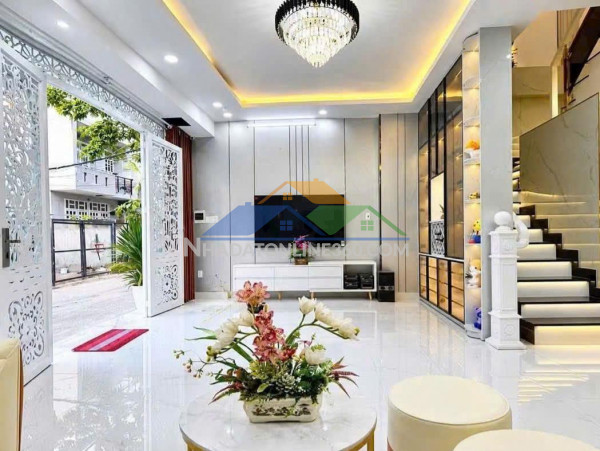 Nha góc 2 mặt tiền thông thoáng, ngang 8m, yên tĩnh, tặng nội thất, giá hơn 6.5 tỷ