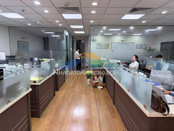 Cho thuê căn hộ 50m²– vừa ở vừa làm văn phòng – láng hạ,...