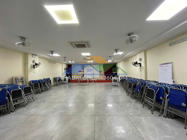Cho thuê toà nhà 8,5 tầng ngỏ 95 trần thái tông: 140m2 mt 7.8m. giá...