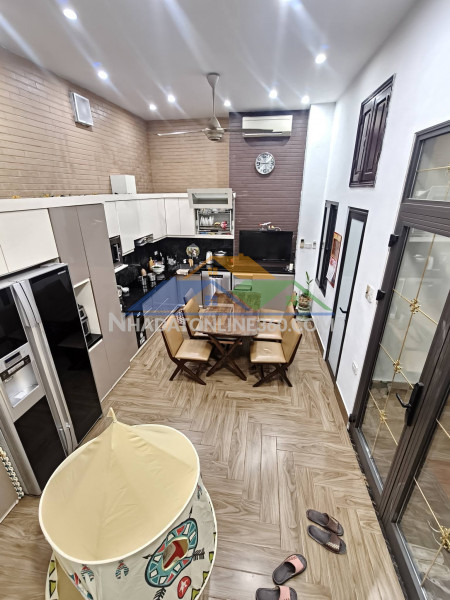 Bán nhà quán thánh, 101m2, 4 tầng, mặt tiền 5.5m, 31.5 tỉ, kinh doanh homestay tuyệt đẹp