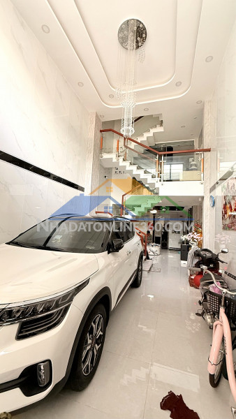 Đối diện mercedes - 52m² - 5 tầng - hẻm xe hơi - quang trung