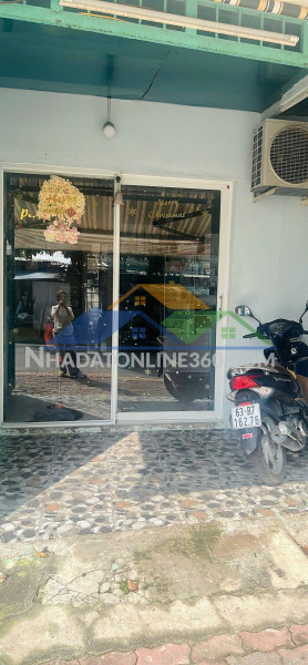 Sang nhượng tiệm nail - mi - spa đang hoạt động ổn định lái...