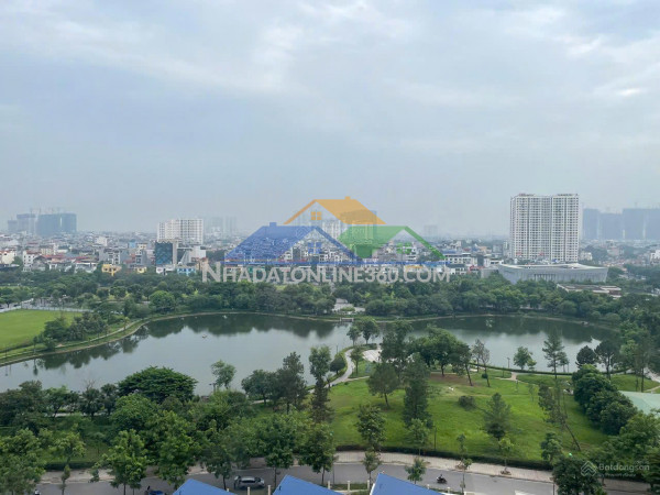 Căn chung cư cao cấp, vị trí trung tâm, ban công view hồ nước,...