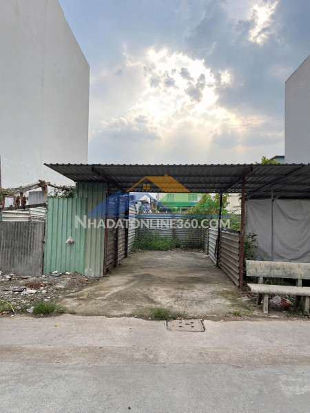 Gần thạnh xuân 22 - 3.x tỷ - chủ bán đất tặng nhà - gần 80m2 - shr