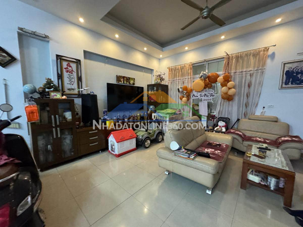 Bán nhà mặt phố phố huế, 70m2, 5 tầng, mặt tiền 5.1m, 75.5 tỉ, cho thuê 90tr/tháng