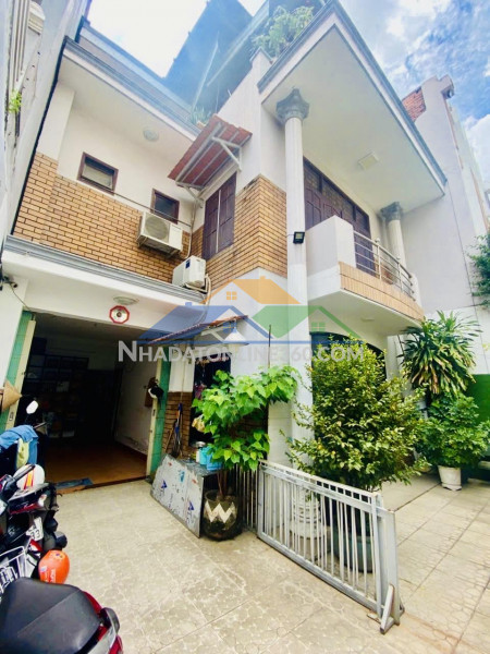Dương quảng hàm, ngang 8, hẻm xe hơi bàn cờ, 128m2, 3 tầng, chỉ 16.8 tỷ