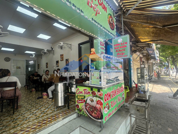Do mở rộng nhiều cơ sở, chủ quán không có đủ thời gian...