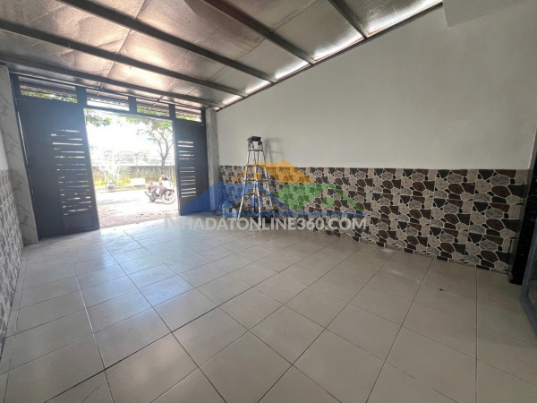 Bán nhà mặt tiền mễ cốc quận 8 - 105m2 - xe hơi đậu trong nhà...
