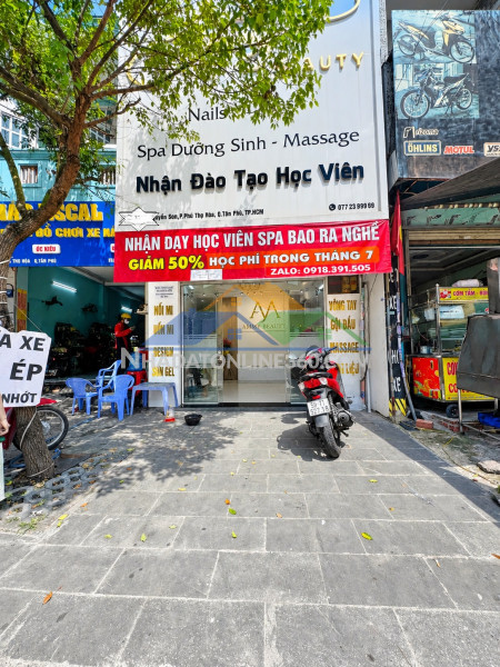 Cho thuê nhà mặt tiền nguyễn sơn 3tầng, 15triệu - gần trường học - ngã tư