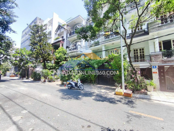 Mặt tiền nguyễn văn cừ - trần hưng đạo q1-  120m ngang 5.2m, 4...