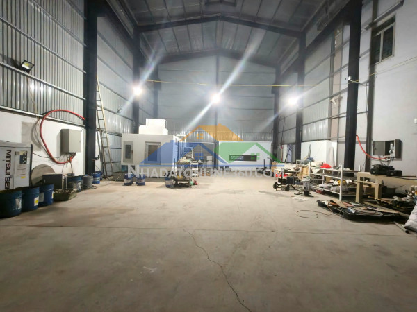 Cho thuê kho xưởng 210m2, mt11m, xe tải lớn, 15tr/th, nguyên khê, đông anh.