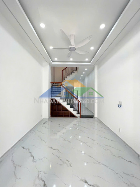 Nhà mới hẻm thẳng 5m 65m2 nở hậu dương bá trạc p1q8 p.chánh hưng