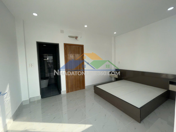 Bán nhà 3 tầng 1 lửng 5x17m giá nhỉnh 6 tỷ đường 12m gần trịnh thị dối