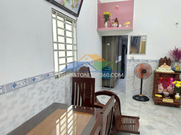Căn góc 2 tầng nở hậu đường bông sao p5q8 cũ (p. bình đông). giá : 3.7 tỷ bớt lộc