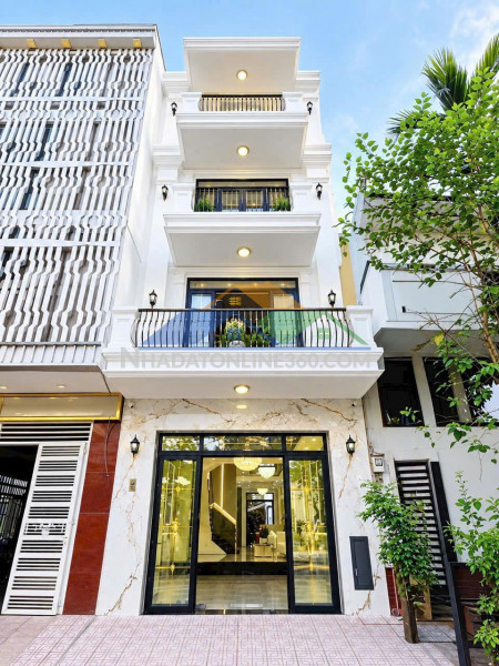 Nhà có thang máy, vừa ở vừa kinh doanh, 5x18m, full nội thất, cạnh phú mỹ hưng