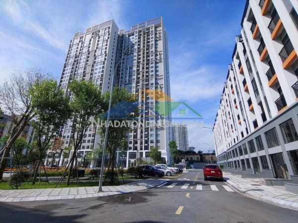 Chính chủ bán căn góc hoàng thành pearl, 3pn full nội thất, sát ga...