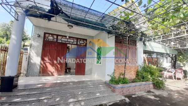 Nhà mặt tiền đường đông hồ nối dài p. đông hồ tp hà tiên. giá 11 tỷ tl